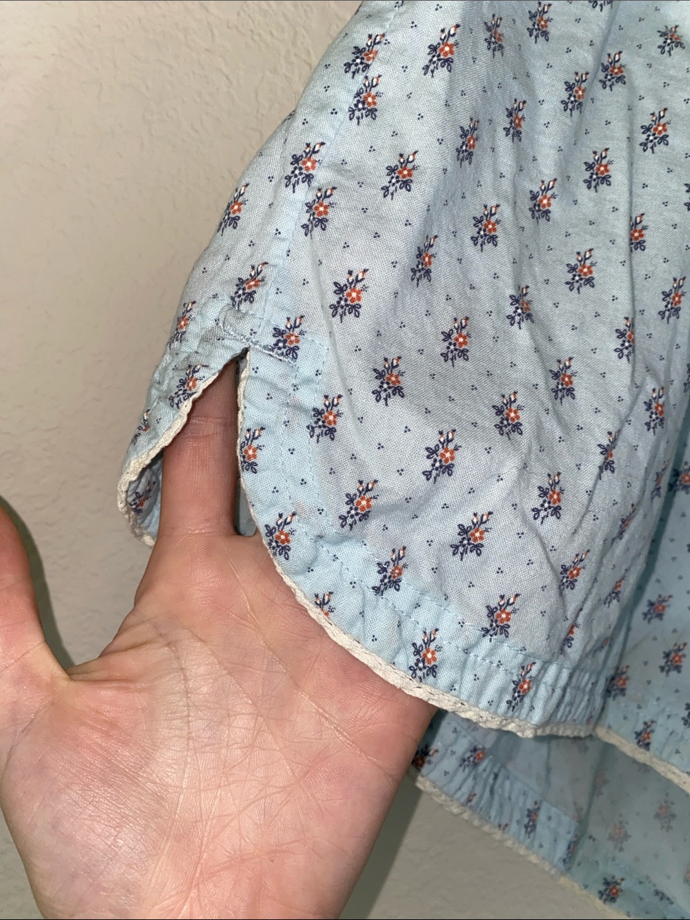 💋Y2K Aerie floral shorts with lace trim on bottoms with elastic waistband! - Picture 4 of 13